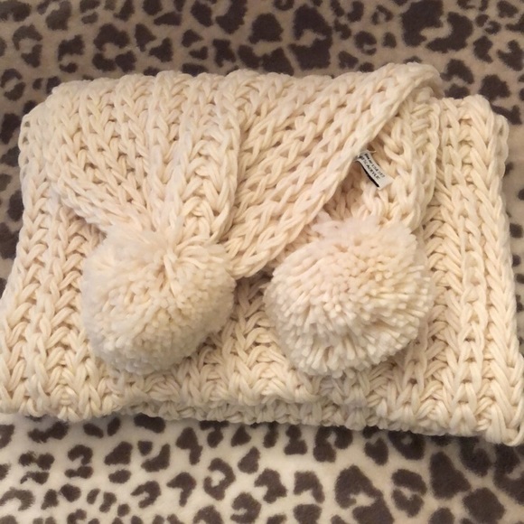 Cable Knit Chunky Scarf in Cream Ivory - Picture 8 of 10